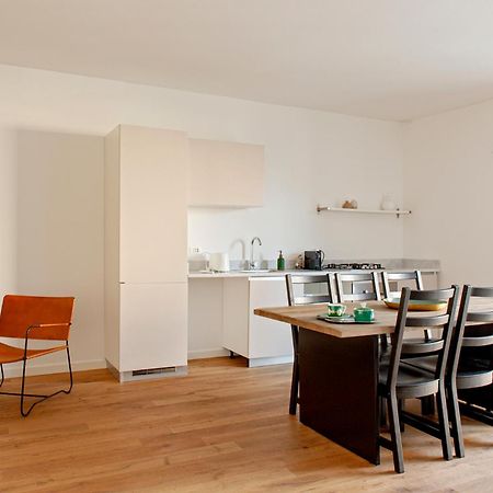 Waterfront Balcony I Grani 2 Resort Style Suite ليفورنو المظهر الخارجي الصورة