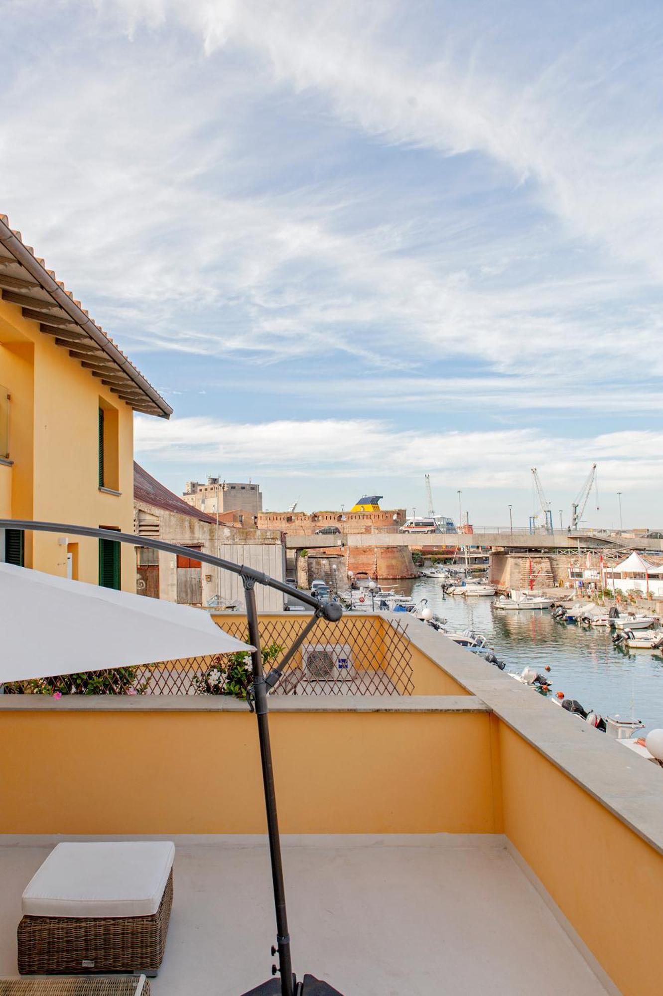 Waterfront Balcony I Grani 2 Resort Style Suite ليفورنو المظهر الخارجي الصورة